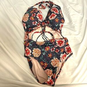 Shade & Shore Floral One Piece Size 36C